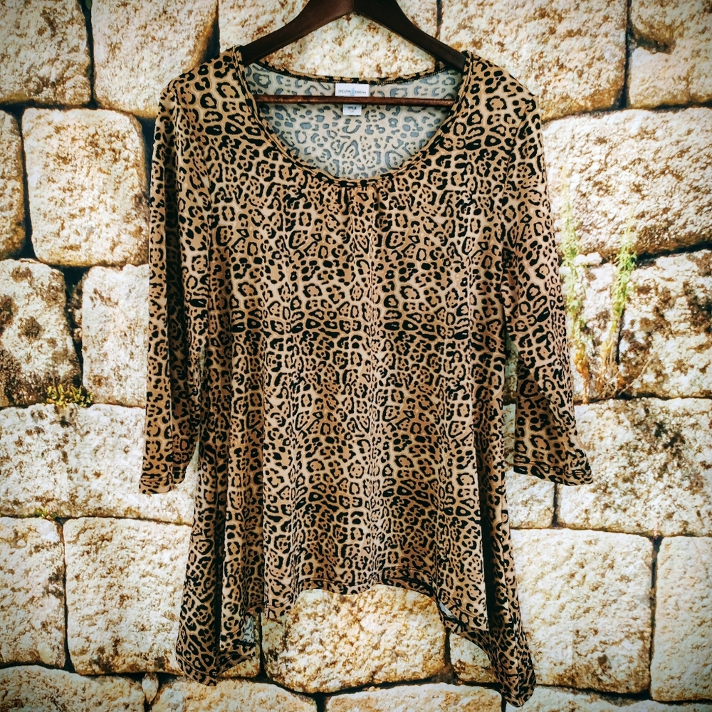 Jaclyn Smith Leopard Print 3/4 Sleeve Shark-bite Hem Top Size Large